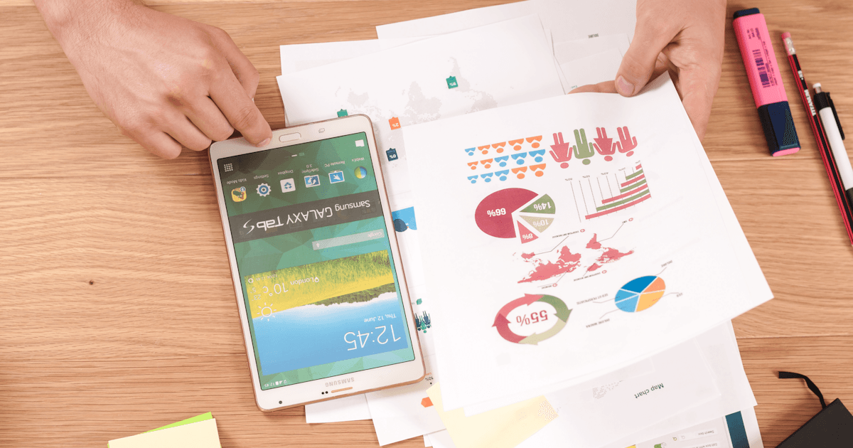 Buchhaltung selber machen oder Treuhänder — was lohnt sich?